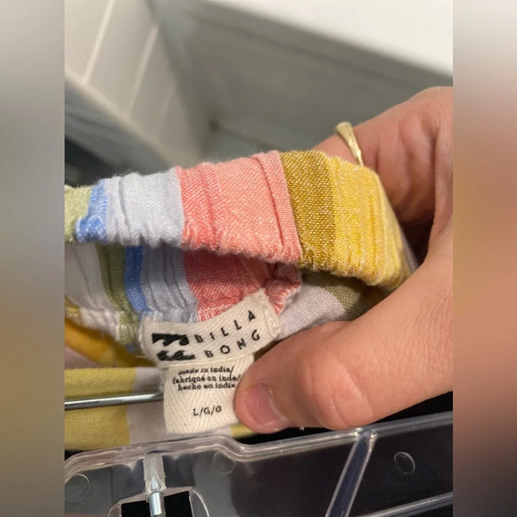 BillaBong|| Walk it off Linen high waisted shorts with stripes and pockets. - Picture 6 of 8